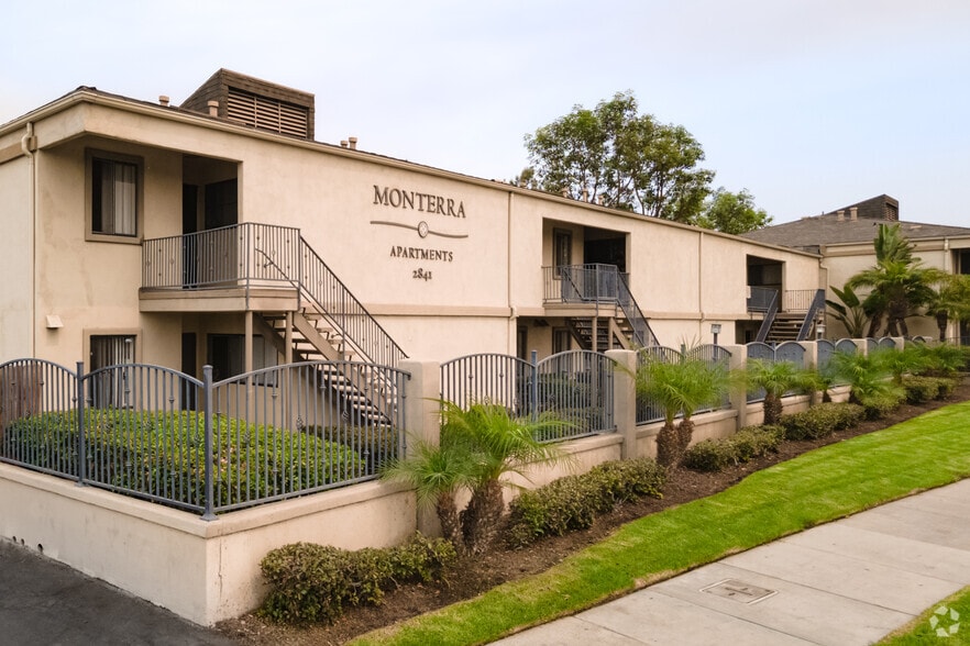 2841 E Lincoln Ave, Anaheim, CA à vendre - Photo principale – Image 1 sur 25