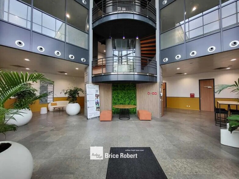 Bureau dans Écully à louer - Hall d’entrée – Image 2 sur 14