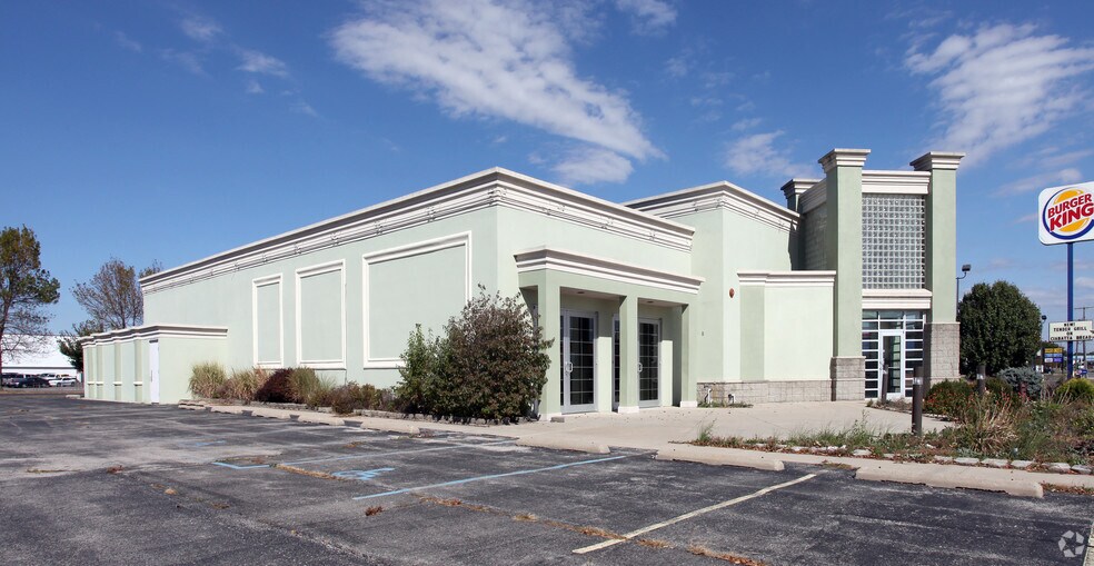 4008 W Bethel Ave, Muncie, IN à vendre - Photo de l’immeuble – Image 2 sur 6