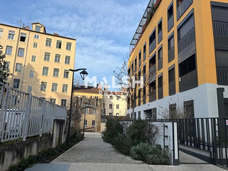 Bureau dans Lyon à vendre - Photo de l’immeuble – Image 3 sur 19