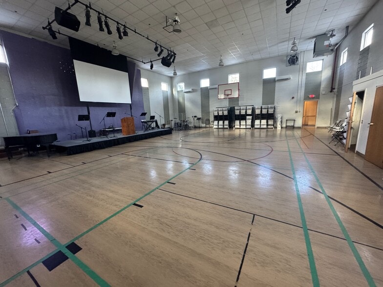 1851 Whitney Ave, Hamden, CT à louer - Photo intérieure – Image 1 sur 6