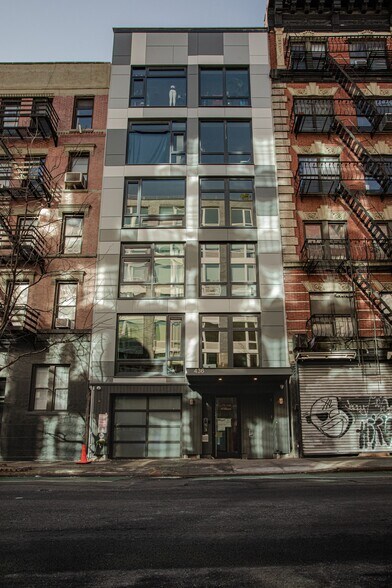 436 & 442 East 13th Street portefeuille de 2 biens à vendre sur LoopNet.fr - Photo de l’immeuble – Image 3 sur 6