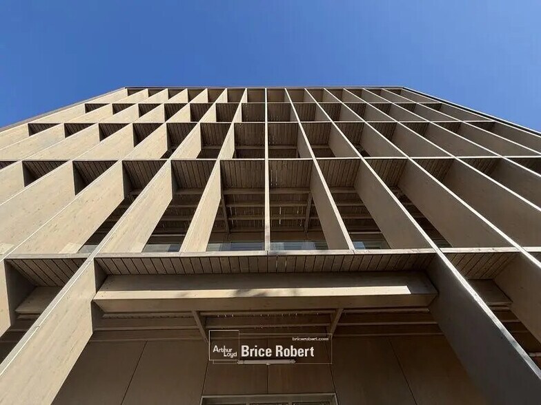 Bureau dans Vaulx-en-Velin à louer - Photo de l’immeuble – Image 2 sur 11