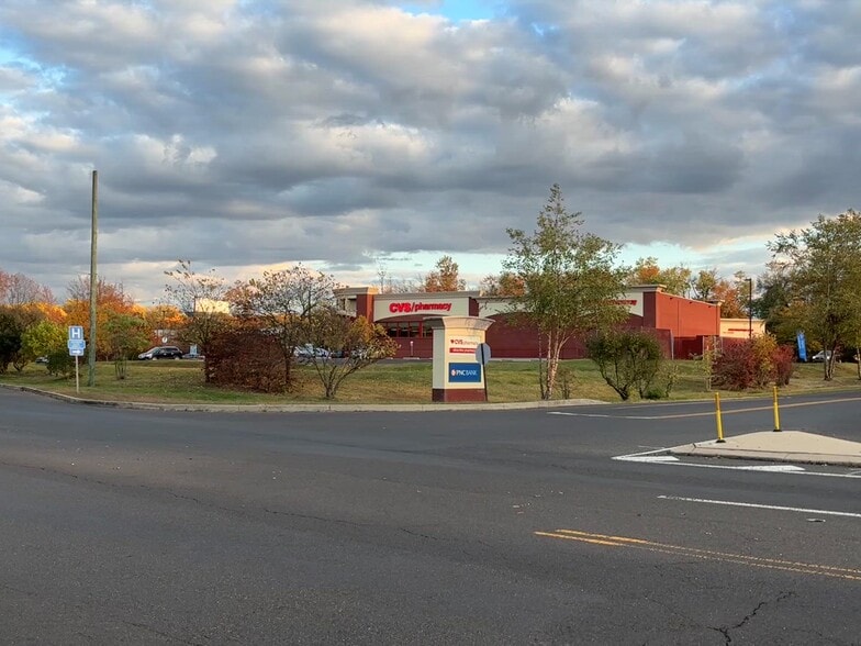 1660 Big Oak road, Langhorne, PA à louer - Vidéo sur l’annonce professionnelle – Image 2 sur 13