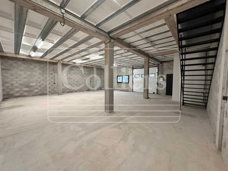 Local d’activités dans Les Pennes-Mirabeau à louer - Photo de l’immeuble – Image 3 sur 9