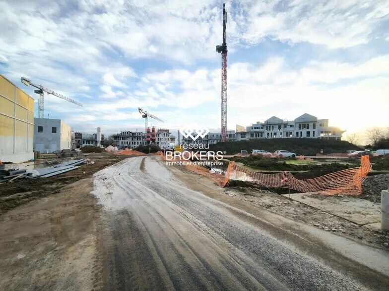 Local commercial dans Serris à louer - Photo de l’immeuble – Image 1 sur 8