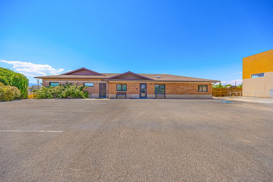 389 Roberts Ct, Grand Junction, CO à vendre - Photo de l’immeuble – Image 1 sur 59