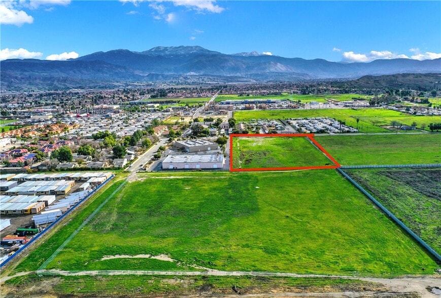 Midway Ranch Tr Unit portefeuille de 2 biens à vendre sur LoopNet.fr - Photo principale – Image 2 sur 2