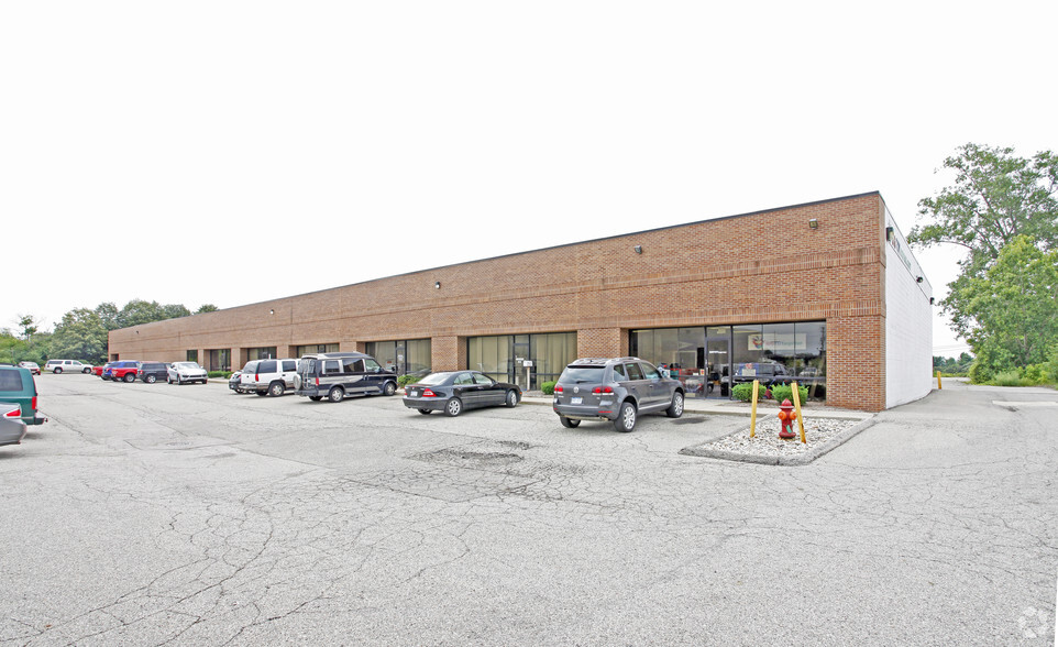 1465 Axtell Dr, Troy, MI à louer - Photo de l’immeuble – Image 1 sur 10