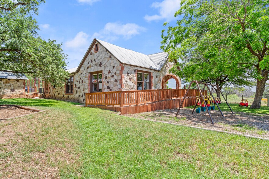 525 Pace Bend Rd N, Spicewood, TX à vendre - Photo de l’immeuble – Image 2 sur 27
