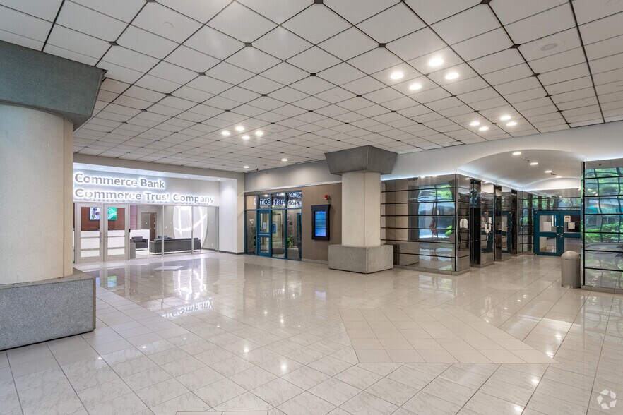 401 Main St, Peoria, IL à vendre - Hall d’entrée – Image 2 sur 5