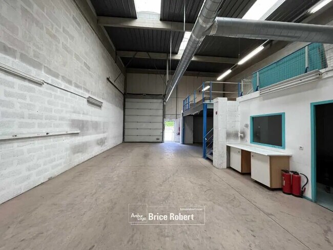 Plus de détails pour Bureau, Local d'activités à louer