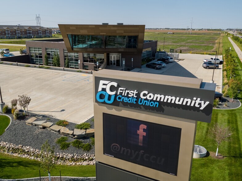 5201 42nd St S, Fargo, ND à louer - Photo de l’immeuble – Image 2 sur 5