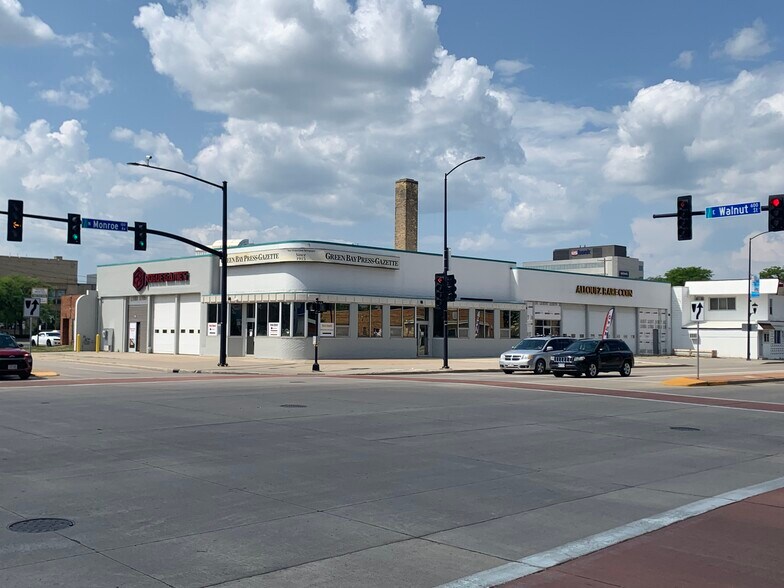 533 E Walnut St, Green Bay, WI à louer - Photo de l’immeuble – Image 2 sur 17