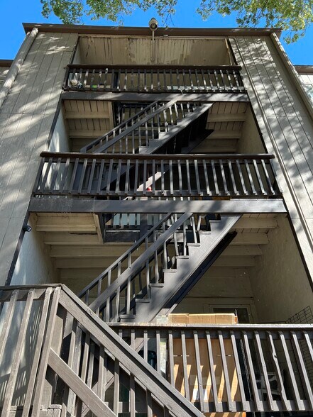 108 N Mersington Ave, Kansas City, MO à vendre - Photo de l’immeuble – Image 2 sur 5