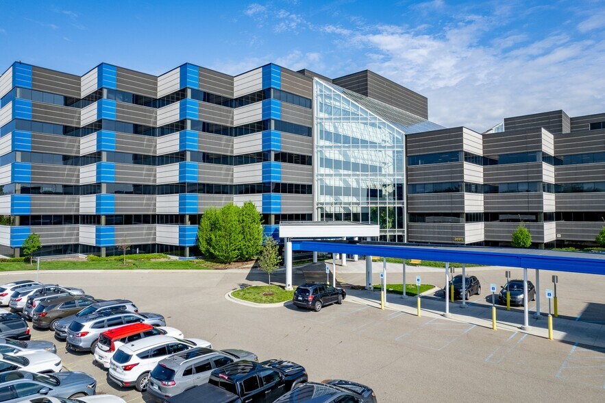 26913 Northwestern Hwy, Southfield, MI à louer - Photo de l’immeuble – Image 2 sur 25
