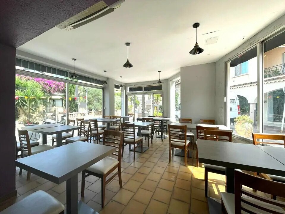 Local commercial dans Vallauris à louer Photo intérieure– Image 1 sur 9