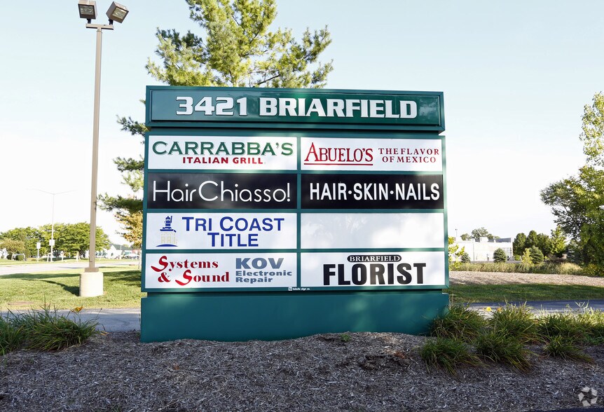 3421 Briarfield Blvd, Maumee, OH à louer - Photo de l’immeuble – Image 2 sur 4