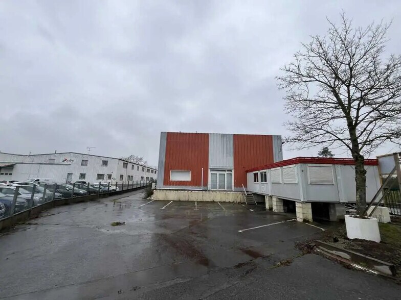 2 Rue Des Osiers, Coignières à louer - Photo de l’immeuble – Image 1 sur 8