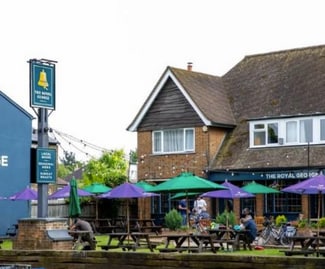Plus de détails pour 130-132 Hersham Rd, Walton On Thames - Local commercial à louer