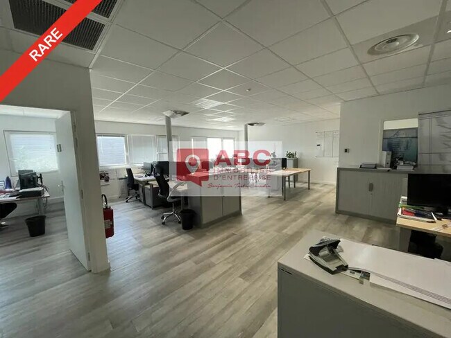 Plus de détails pour Bureau à louer