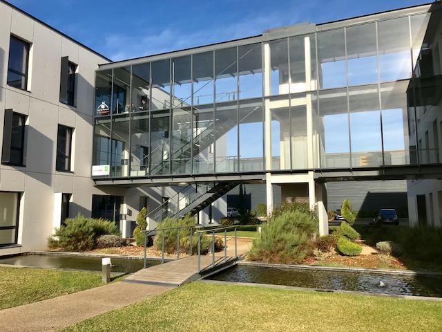 11 Rue Aimé Cotton, Saint-Priest à louer - Photo de l’immeuble – Image 1 sur 6