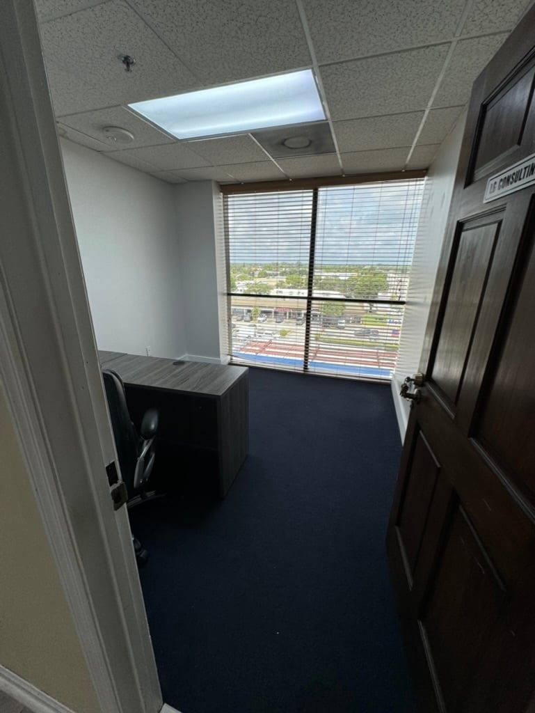 11890 SW 8th St, Miami, FL à louer Photo de l’immeuble– Image 1 sur 6