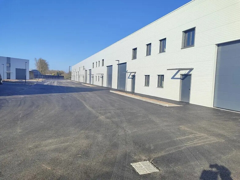 272 Rue Newton, Morestel à louer - Photo de l’immeuble – Image 2 sur 8