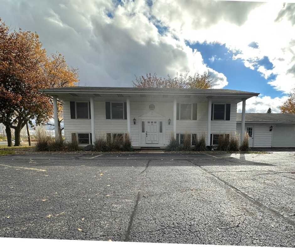 1336 American Dr, Neenah, WI à louer Photo de l’immeuble– Image 1 sur 15