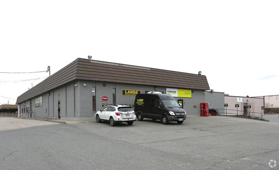 11 Comstock Pky, Cranston, RI à louer - Photo de l’immeuble – Image 1 sur 10