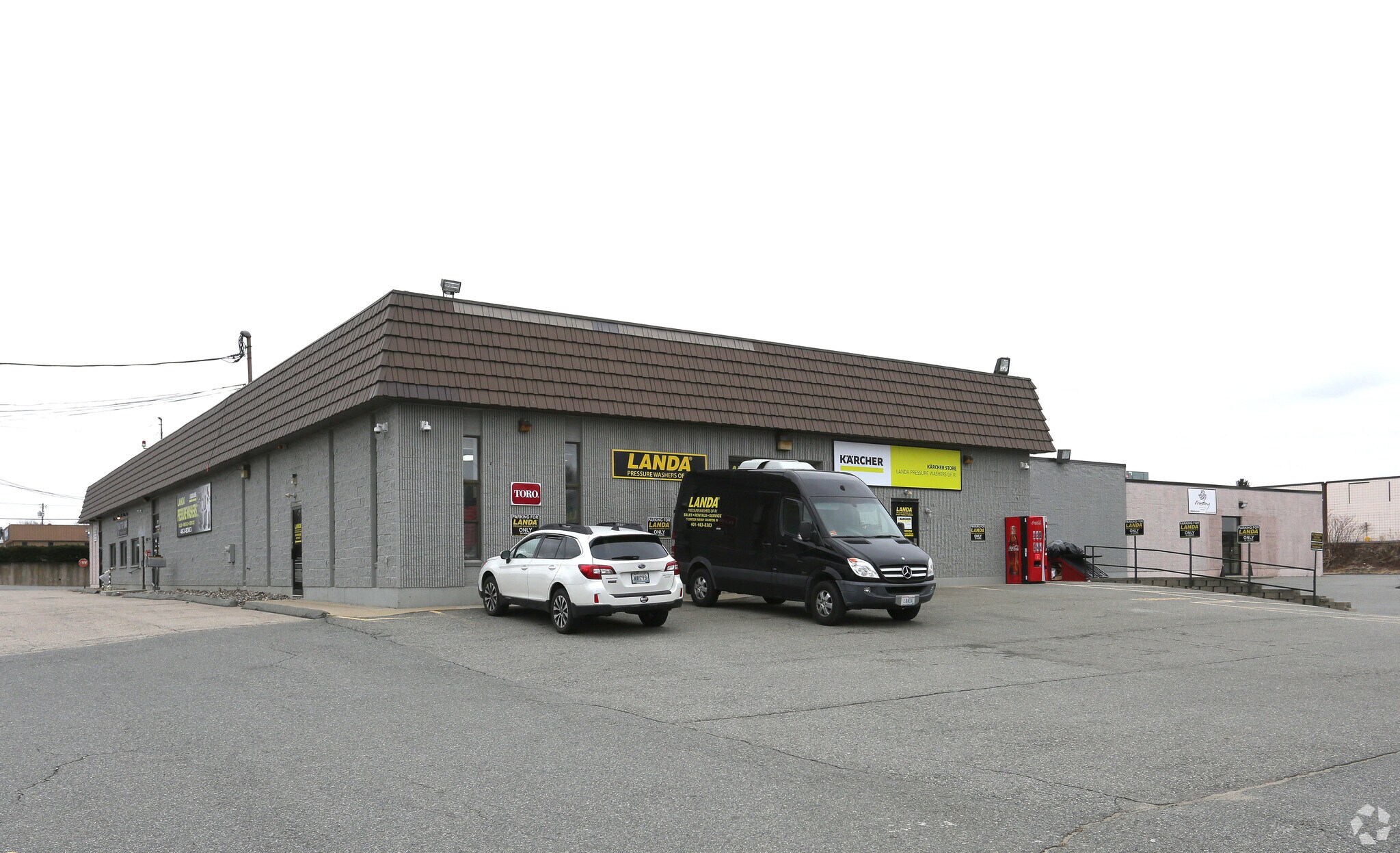 11 Comstock Pky, Cranston, RI à louer Photo de l’immeuble– Image 1 sur 11