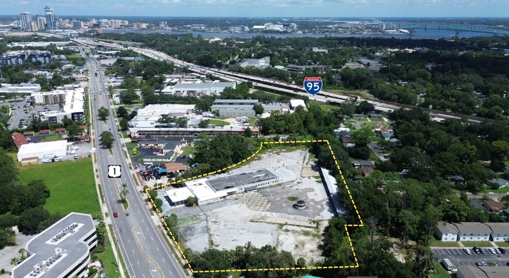 3261 Philips Hwy, Jacksonville, FL à louer Photo de l’immeuble– Image 1 sur 6