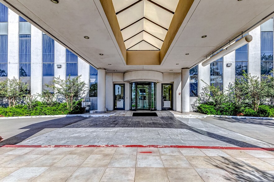 4126 Southwest Fwy, Houston, TX à louer - Photo de l’immeuble – Image 3 sur 13