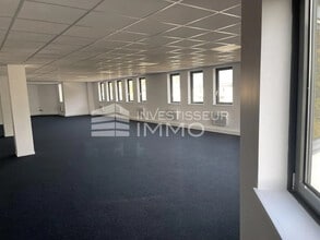 Bureau dans Avon à louer Photo de l’immeuble– Image 2 sur 26