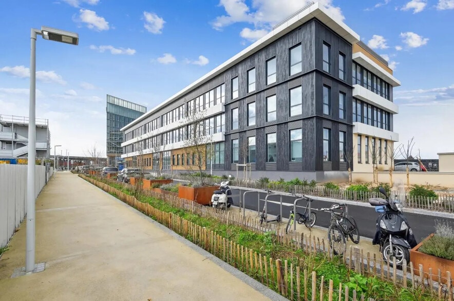Bureau dans Nanterre à louer - Photo de l’immeuble – Image 2 sur 21