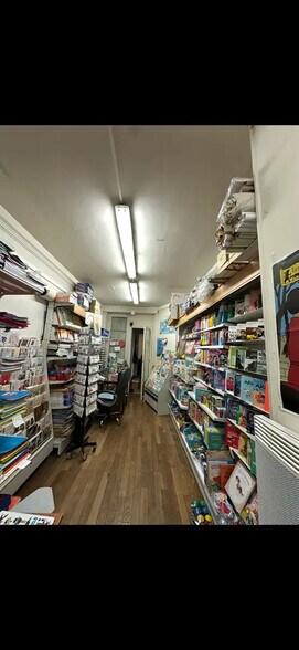 Local commercial dans Paris à louer - Photo intérieure – Image 2 sur 8