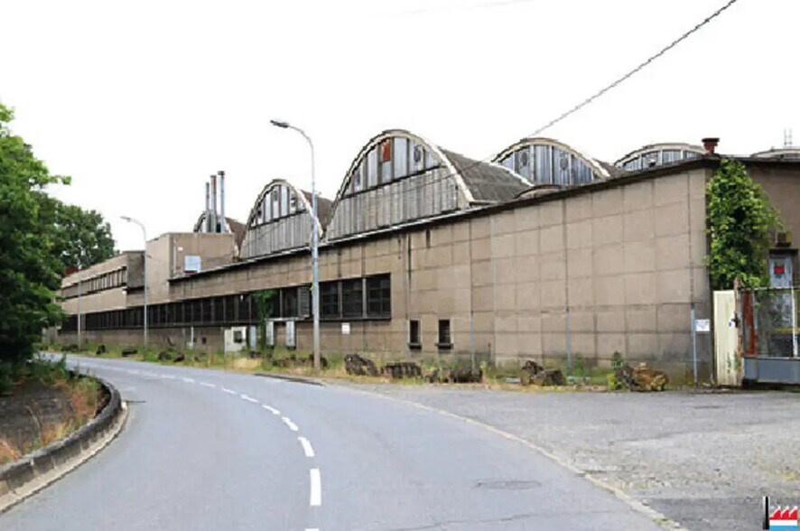 Local d’activités dans Florange à louer - Photo de l’immeuble – Image 2 sur 3