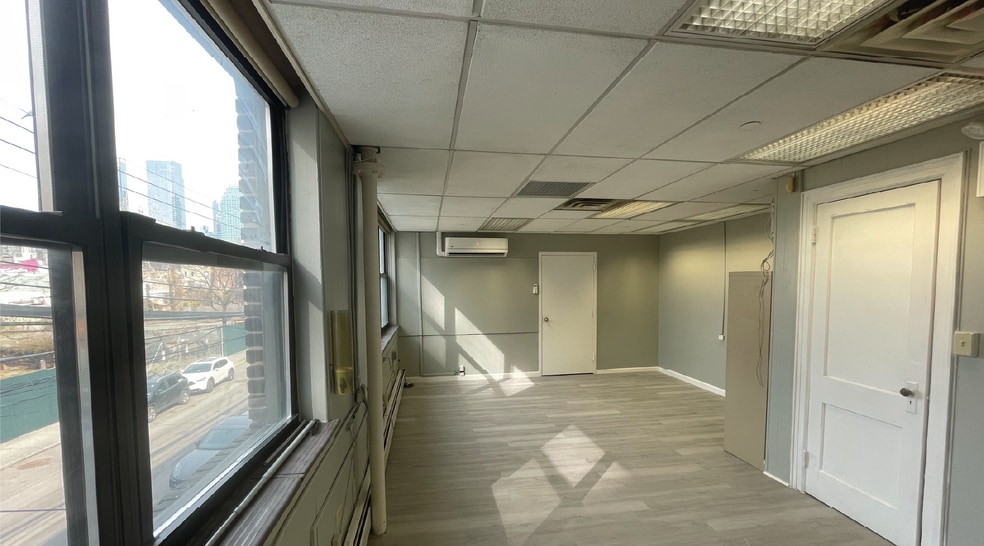 514 47th Ave, Long Island City, NY à louer - Photo intérieure – Image 3 sur 4