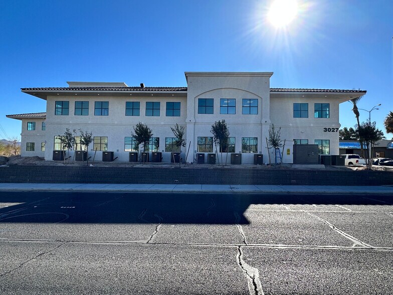 3027 E Sunset Rd, Las Vegas, NV à louer - Photo de l’immeuble – Image 3 sur 6