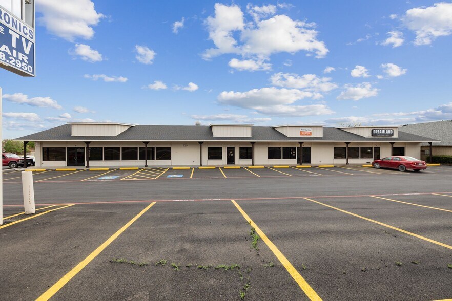 520 N Broadway St, Joshua, TX à louer - Photo de l’immeuble – Image 2 sur 8