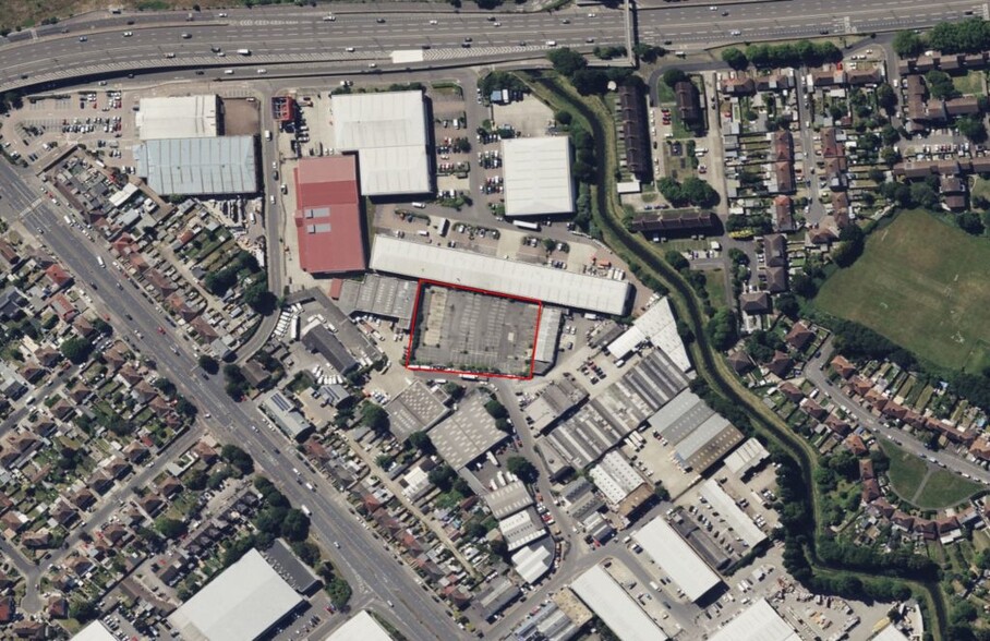 Hanworth Rd W, Feltham à louer - Aérien – Image 2 sur 3