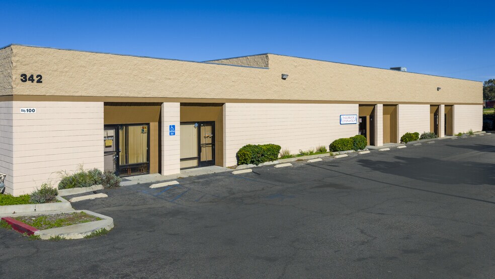 342 Industrial Way, Fallbrook, CA à vendre - Photo de l’immeuble – Image 2 sur 10