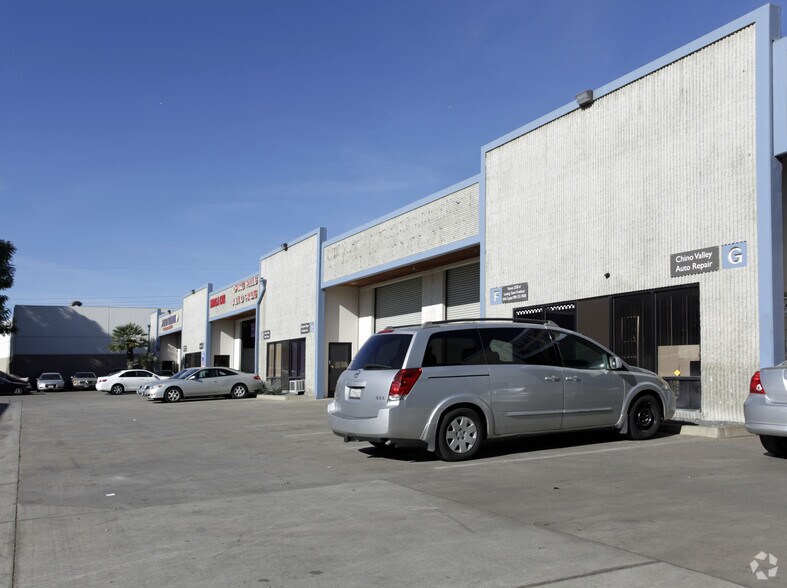5260 Las Flores Dr, Chino, CA à louer - Photo de l’immeuble – Image 3 sur 5