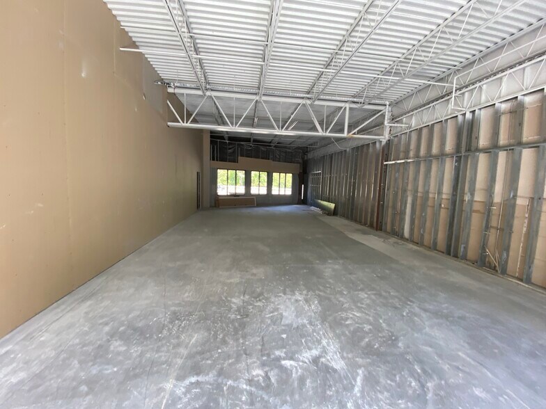 1213-1385 Rockside Rd, Parma, OH à louer - Photo de l’immeuble – Image 2 sur 2