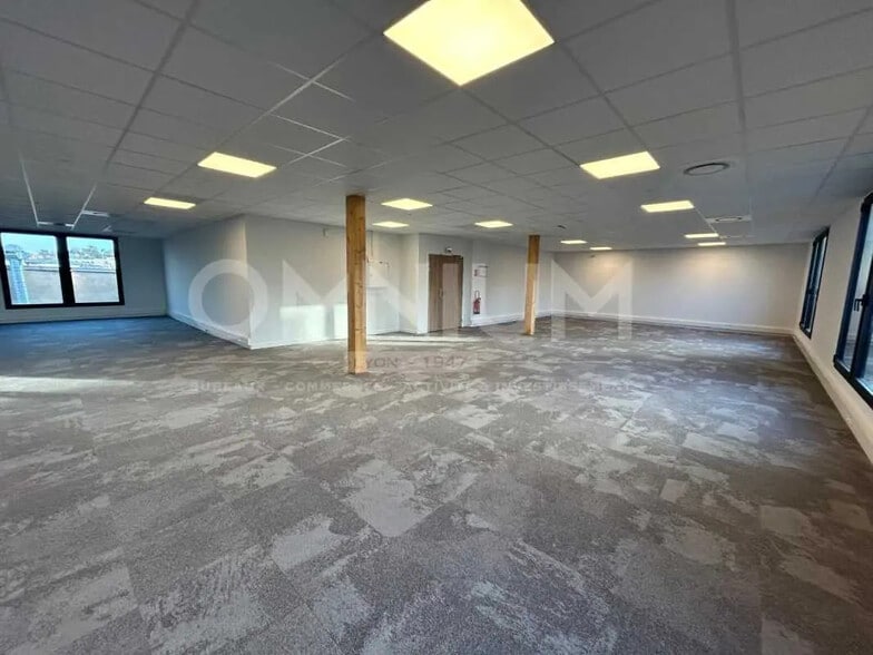 2 Rue Du Docteur Pravaz, Sainte-Foy-lès-Lyon à louer - Photo de l’immeuble – Image 2 sur 7