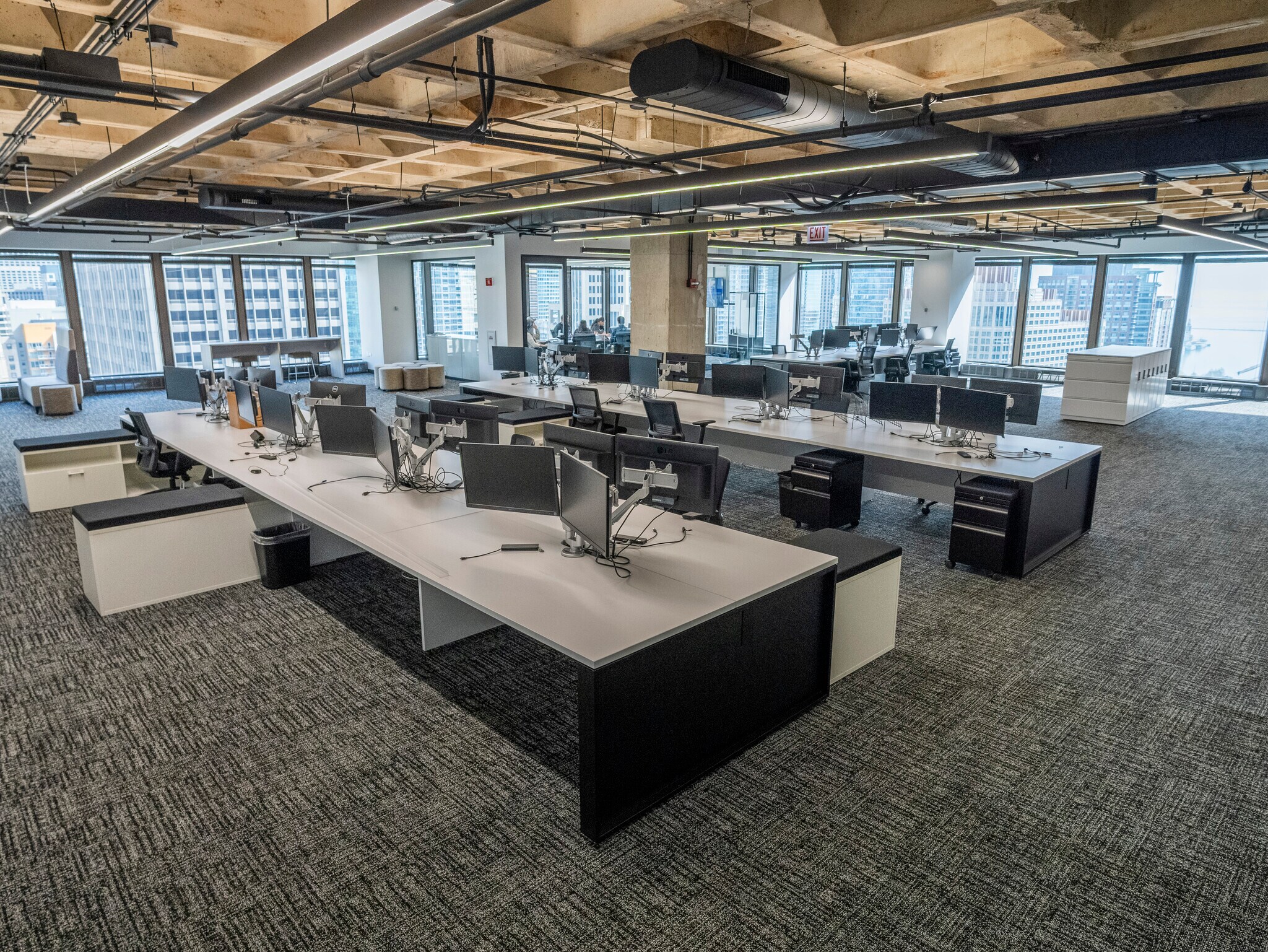 111 E Wacker Dr, Chicago, IL à louer Photo de l’immeuble– Image 1 sur 7