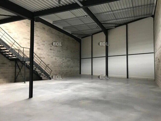 Plus de détails pour Local d'activités à louer