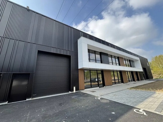 Plus de détails pour Local d’activités à vendre