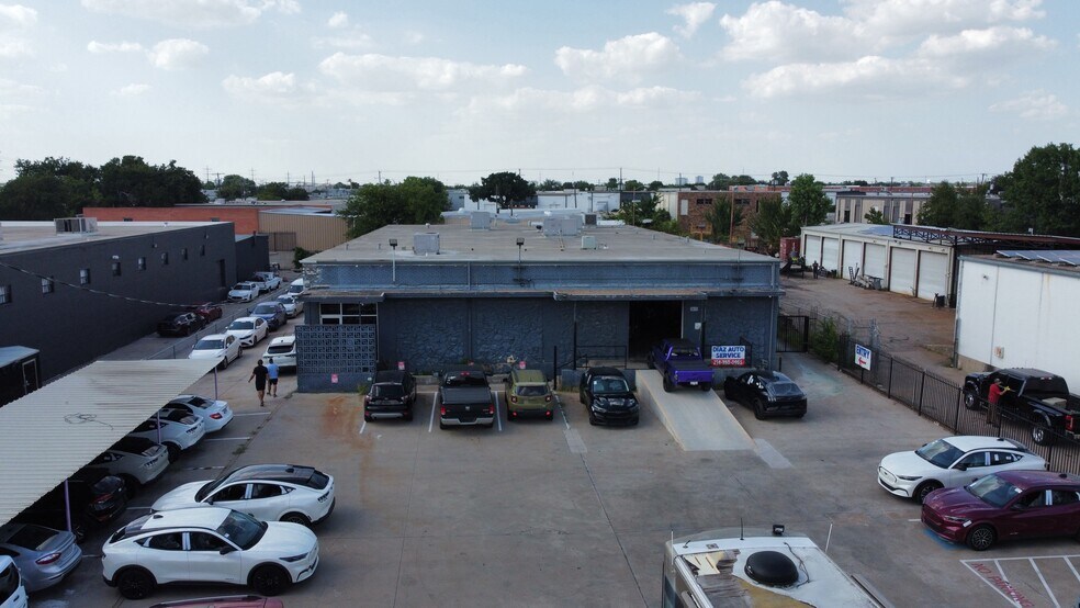 2615 Brenner Dr, Dallas, TX à vendre - Photo de l’immeuble – Image 2 sur 15
