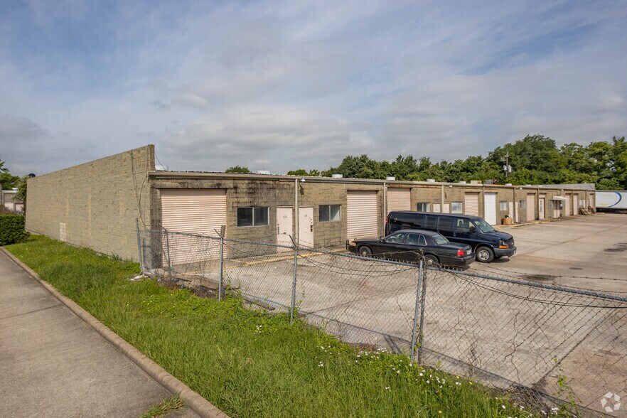 12430 Highway 3, Webster, TX à vendre - Photo de l’immeuble – Image 2 sur 9